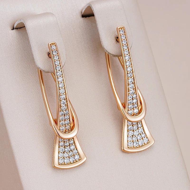 Boucles d'oreilles Pavés de zircons & courbes élégantes, bijou en plaqué or 585 (14 carats) et en zircons naturels