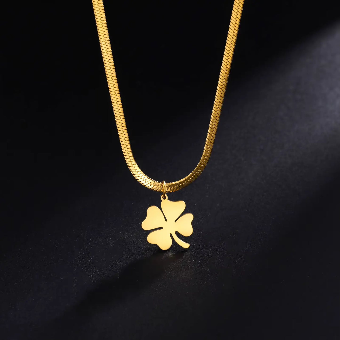 Collier trèfle à quatre feuilles, chaîne maille chevron, bijou en acier inoxydable doré